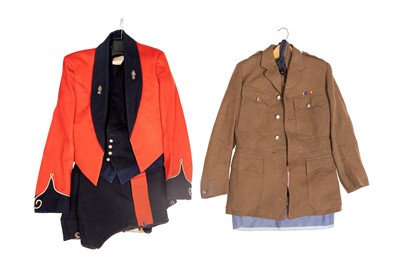 Lot 25 - AN HONOURABLE ARTILLERY COMPANY INTEREST, COLLECTION OF UNIFORM AND COLOUR (FLAG)