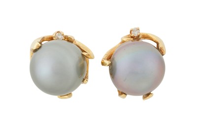 Lot 199 - A PAIR OF PEARL STUD EARRINGS
