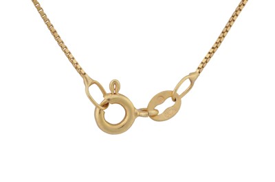 Lot 205 - A DIAMOND CLUSTER PENDANT NECKLACE