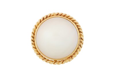 Lot 80 - A MABÉ PEARL RING