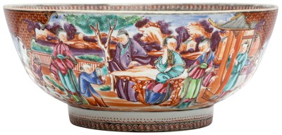 Lot 325 - A CHINESE EXPORT FAMILLE-ROSE 'MANDARIN PALETTE' BOWL