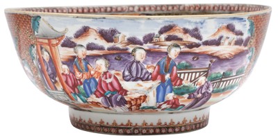 Lot 326 - A CHINESE EXPORT FAMILLE-ROSE 'MANDARIN PALETTE' BOWL