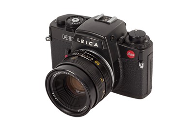 Lot 228 - A Leica R-E SLR Camera