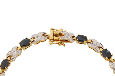 Lot 217 - A SAPPHIRE AND DIAMOND BRACELET