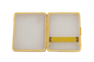 Lot 8 - A George V 15 carat gold mounted agate cigarette case, London 1921 by George Betjemann
