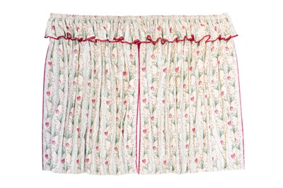 Lot 267 - A PAIR OF CURTAINS AND MATCHING PELMETS