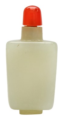 Lot 98 - A CHINESE CELADON JADE SNUFF BOTTLE