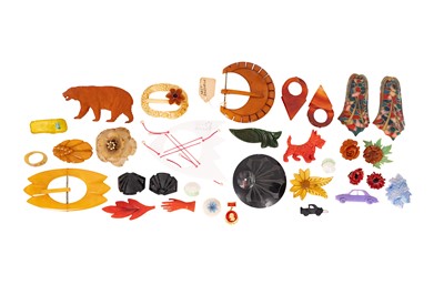Lot 53 - BAKELITE JEWELLERY, BRITISH AND JAPANESE