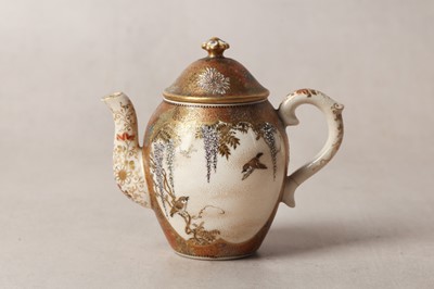 Lot 455 - A SMALL JAPANESE SATSUMA TEAPOT AND COVER BY YABU MEIZAN