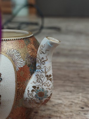 Lot 455 - A SMALL JAPANESE SATSUMA TEAPOT AND COVER BY YABU MEIZAN