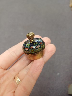 Lot 451 - A FINE JAPANESE CLOISONNÉ ENAMEL JAR AND COVER BY NAMIKAWA YASUYUKI