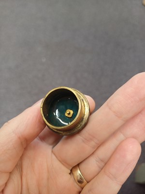 Lot 451 - A FINE JAPANESE CLOISONNÉ ENAMEL JAR AND COVER BY NAMIKAWA YASUYUKI