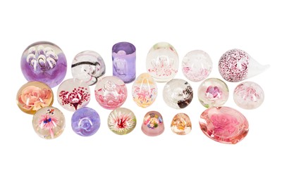 Lot 347 - A GROUP OF GLASS PAPERWEIGHTS