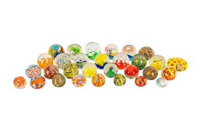 Lot 350 - A GROUP OF GLASS PAPERWEIGHTS
