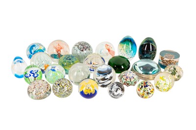 Lot 349 - A GROUP OF GLASS PAPERWEIGHTS