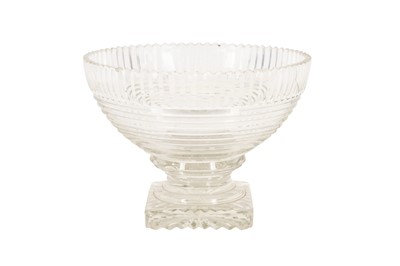 Lot 130 - A CUT GLASS PEDESTAL BOWL, EARLY 19TH CENTURY