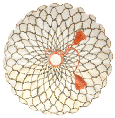 Lot 472 - A JAPANESE NABESHIMA FOLIATE 'TASSELS' BOWL