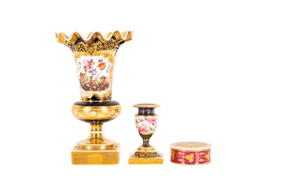 Lot 222 - A GROUP OF THREE ITEMS OF 19TH CENTURY PORCELAIN