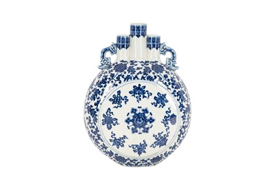 Lot 59 - A CHINESE BLUE AND WHITE MOON FLASK