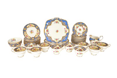 Lot 88 - A PARAGON 'HONITON' FINE BONE CHINA PART DINNER AND TEA SERVICE, 20TH CENTURY