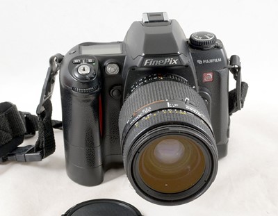 Lot 402 - Fuji FinePix S2 Pro DSLR.
