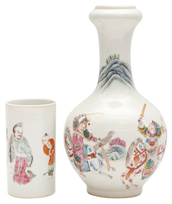 Lot 934 - A CHINESE FAMILLE-ROSE VASE AND A SMALL BRUSH POT
