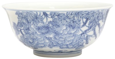 Lot 923 - A CHINESE BLUE AND WHITE 'CHICKENS' BOWL