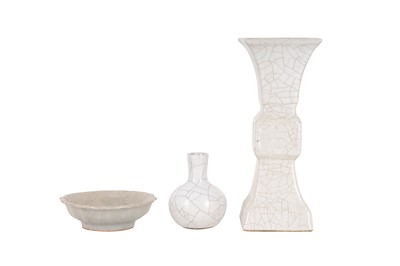 Lot 52 - TWO CHINESE GE-TYPE CERAMICS AND A WHITE-GLAZED DISH