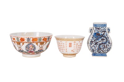 Lot 53 - TWO CHINESE BOWLS AND A SMALL VASE
