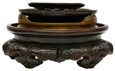 Lot 804 - A VERY LARGE CHINESE CARVED WOOD STAND TOGETHER WITH A BRONZE STAND AND TWO WOOD LIDS