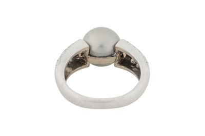Lot 230 - BOODLES l A PEARL AND DIAMOND RING, CIRCA 1998