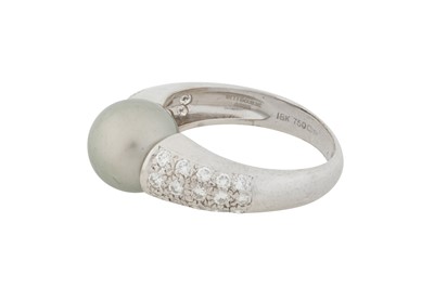 Lot 230 - BOODLES l A PEARL AND DIAMOND RING, CIRCA 1998