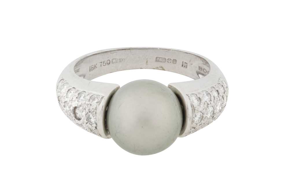 Lot 230 - BOODLES l A PEARL AND DIAMOND RING, CIRCA 1998