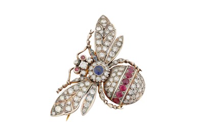 Lot 39 - A GEM-SET BEE BROOCH