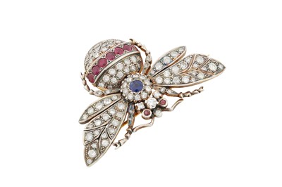 Lot 39 - A GEM-SET BEE BROOCH