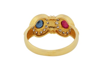 Lot 212 - A RUBY AND SAPPHIRE RING