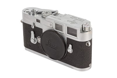 Lot 221 - A Leica M3 SS Rangefinder Camera Body