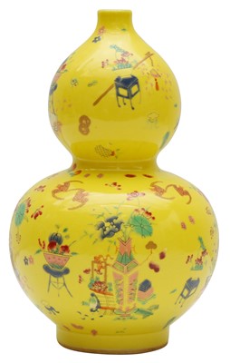 Lot 937 - A CHINESE YELLOW-GROUND DOUBLE-GOURD VASE