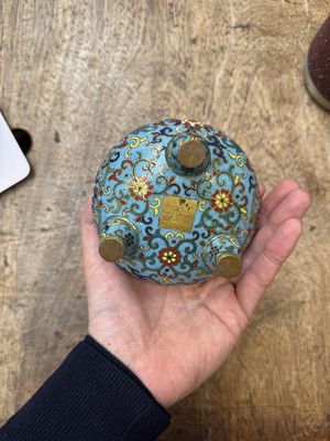 Lot 22 - A FINE CHINESE CLOISONNÉ ENAMEL 'LOTUS' TRIPOD CENSER