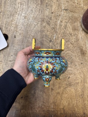 Lot 22 - A FINE CHINESE CLOISONNÉ ENAMEL 'LOTUS' TRIPOD CENSER