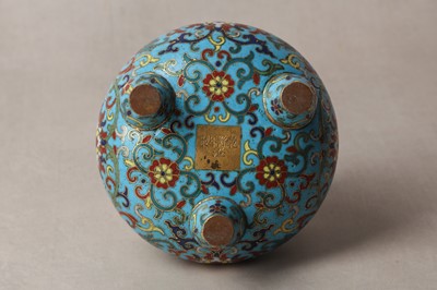Lot 22 - A FINE CHINESE CLOISONNÉ ENAMEL 'LOTUS' TRIPOD CENSER