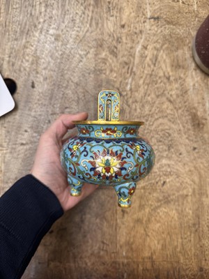 Lot 22 - A FINE CHINESE CLOISONNÉ ENAMEL 'LOTUS' TRIPOD CENSER