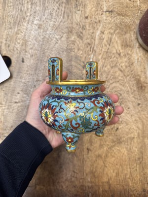 Lot 22 - A FINE CHINESE CLOISONNÉ ENAMEL 'LOTUS' TRIPOD CENSER