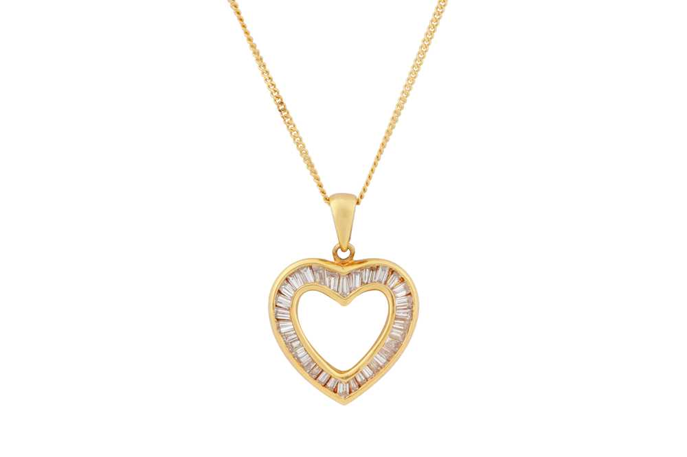 Lot 210 - A DIAMOND HEART PENDANT NECKLACE