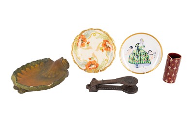 Lot 230 - A GROUP OF ITEMS