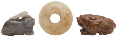 Lot 618 - A CHINESE GROUP OF THREE JADE CARVINGS