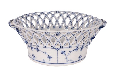 Lot 159 - 19th Century Royal Copenhagen 'Musselmalet' two handled basket