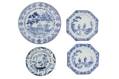 Lot 58 - A GROUP OF FOUR 18TH CENTURY BLUE & WHITE CHINESE PORCELAIN PLATES