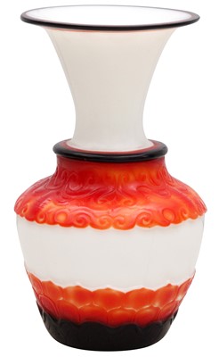 Lot 140 - A CHINESE PEKING 'LOTUS' GLASS VASE