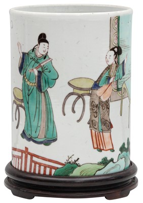 Lot 505 - A CHINESE FAMILLE-VERTE 'FIGURATIVE' BRUSH POT, BITONG